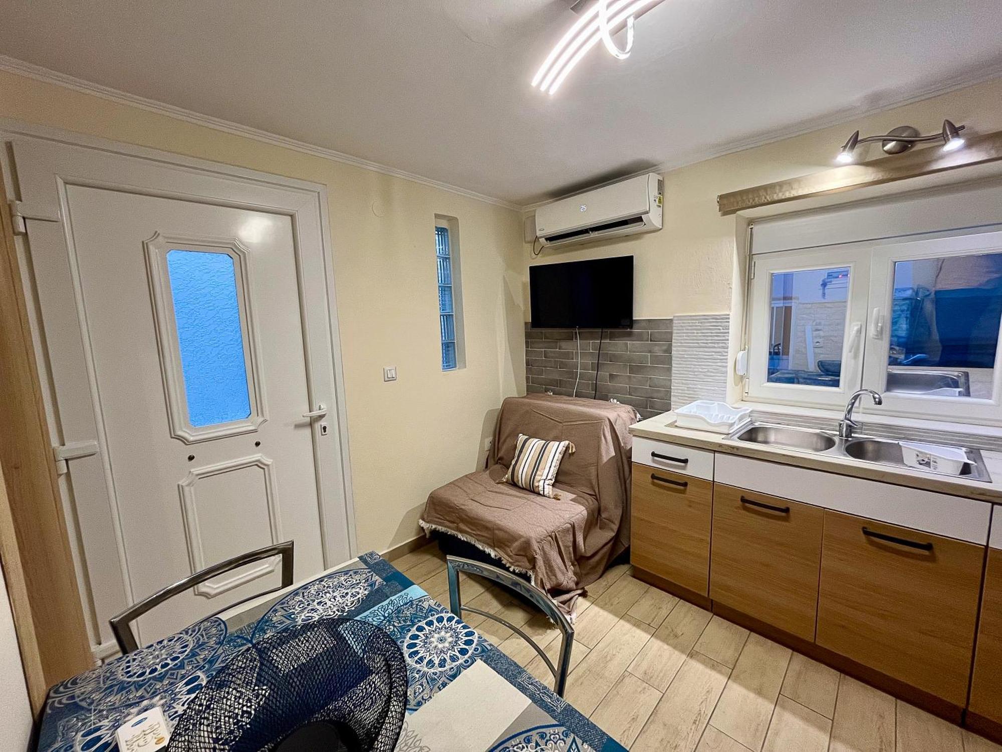 Private Modern Cozy House At The Center Apartment Mytilene Ngoại thất bức ảnh
